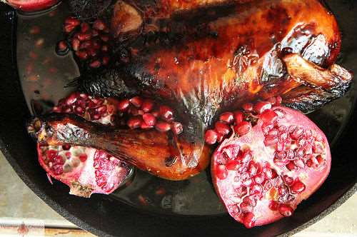 Ψητό κοτόπουλο με σάλτσα ροδιού